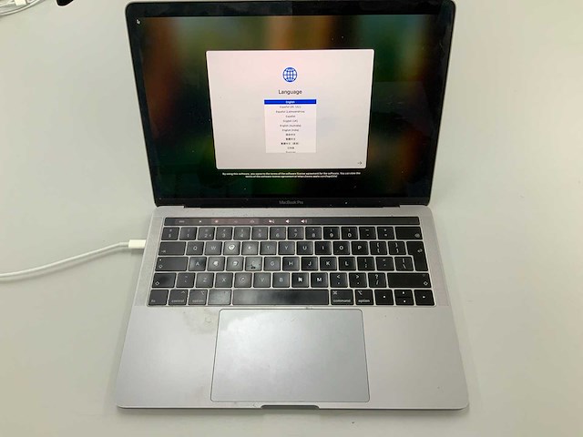 Apple a1989 13-inch macbook pro mv962ll/a laptop - afbeelding 1 van  3