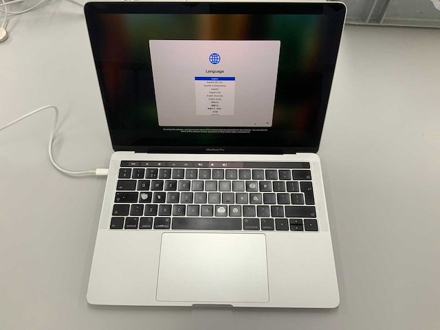 Apple a1989 13-inch macbook pro mv992n/a laptop - afbeelding 1 van  4