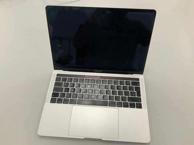 Apple a1989 13-inch macbook pro mv992n/a laptop - afbeelding 1 van  3