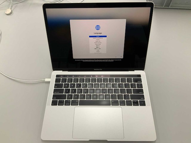 Apple a1989 13-inch macbook pro mv9a2n/a laptop - afbeelding 1 van  3
