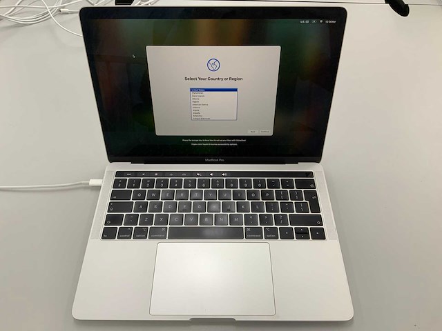 Apple a1989 13-inch macbook pro mv9a2n/a laptop - afbeelding 1 van  3