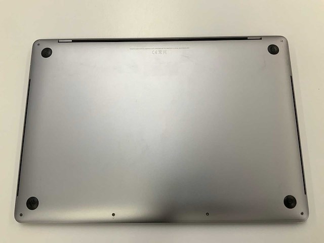 Apple a1990 15-inch macbook pro mr932n/a laptop - afbeelding 3 van  3
