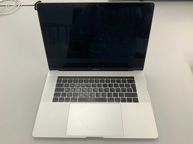 Apple a1990 15-inch macbook pro mr962n/a laptop fmi - afbeelding 1 van  3