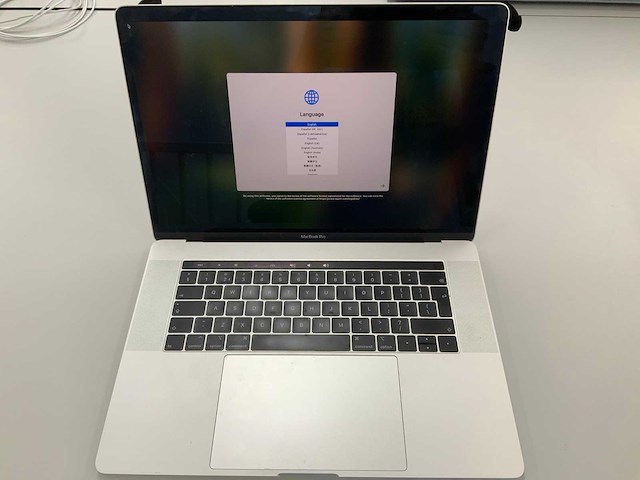 Apple a1990 15-inch macbook pro mr962n/a laptop - afbeelding 1 van  3
