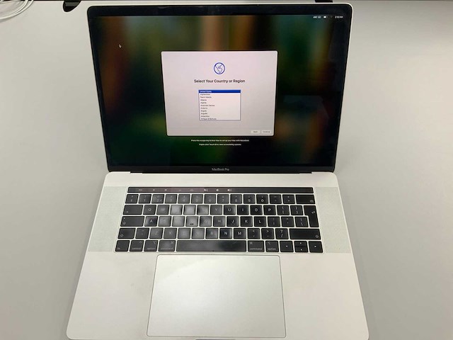 Apple a1990 15-inch macbook pro mr962n/a laptop - afbeelding 1 van  3
