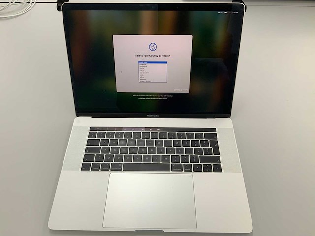 Apple a1990 15-inch macbook pro mr962n/a laptop - afbeelding 1 van  3