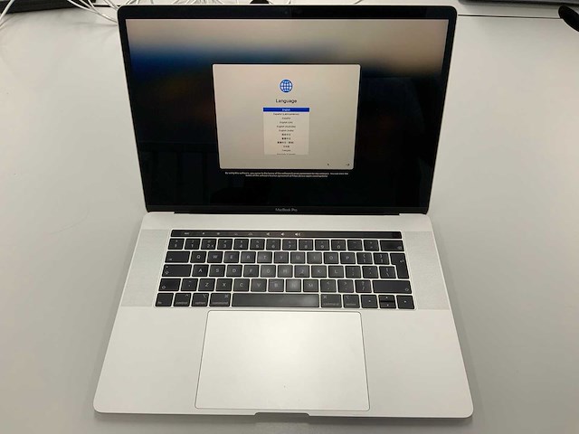 Apple a1990 15-inch macbook pro mr962n/a laptop - afbeelding 1 van  3