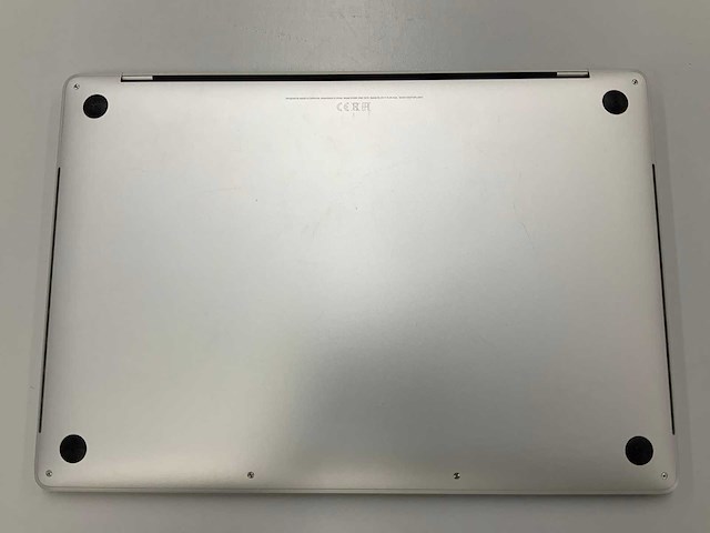 Apple a1990 15-inch macbook pro mr962n/a laptop - afbeelding 3 van  3