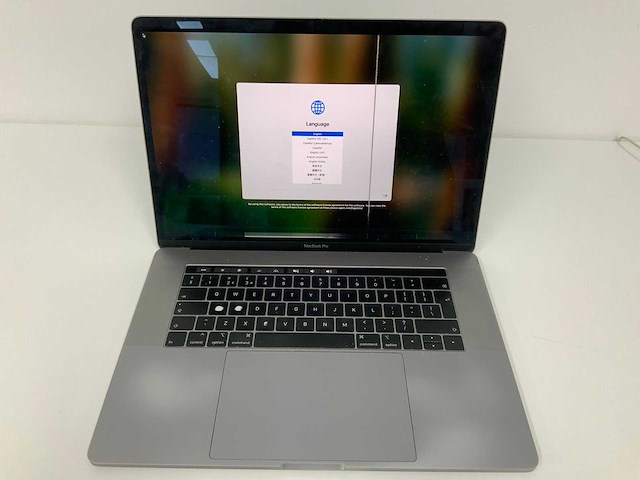Apple a1990 15-inch macbook pro mv902n/a laptop - afbeelding 1 van  3