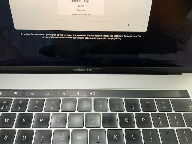 Apple a1990 15-inch macbook pro mv902n/a laptop - afbeelding 2 van  4