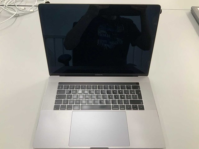 Apple a1990 15-inch macbook pro mv912n/a laptop fmi - afbeelding 1 van  3