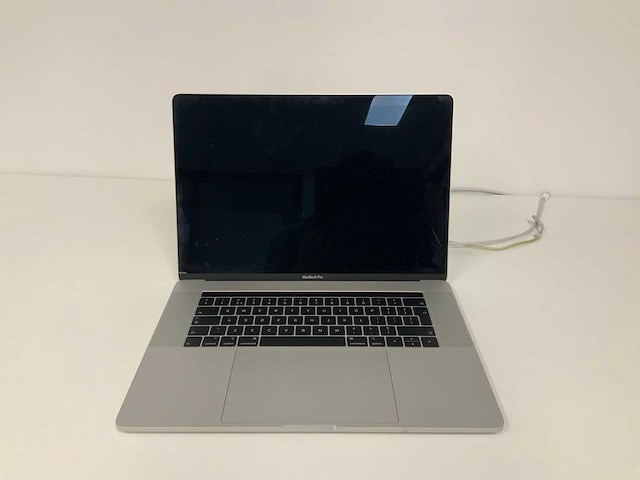 Apple a1990 15-inch macbook pro mv932n/a laptop fmi - afbeelding 1 van  3