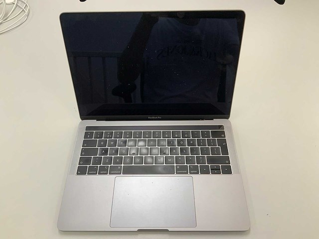 Apple a2159 13-inch macbook pro muhn2ll/a laptop - afbeelding 1 van  3