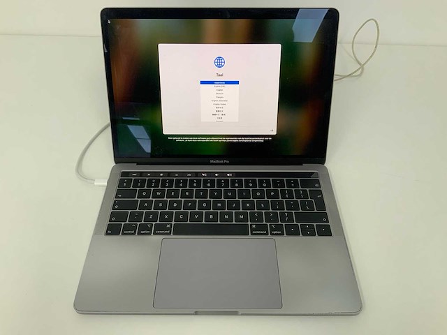 Apple a2159 13-inch macbook pro muhn2n/a laptop - afbeelding 1 van  3