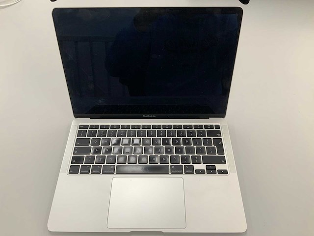 Apple a2179 13-inch macbook air mwtj2ll/a laptop - afbeelding 1 van  2