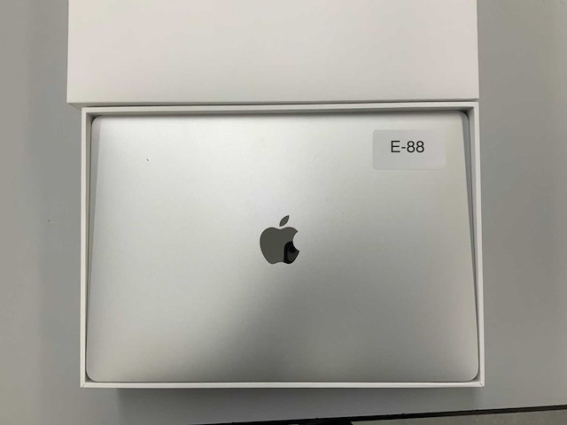 Apple a2179 13-inch macbook air mwtk2n/a laptop - afbeelding 2 van  3