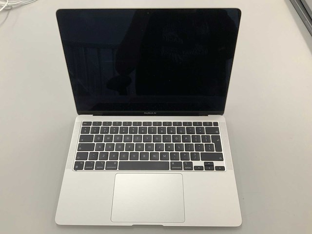 Apple a2337 13-inch macbook air mgn63ll/a laptop - afbeelding 1 van  2