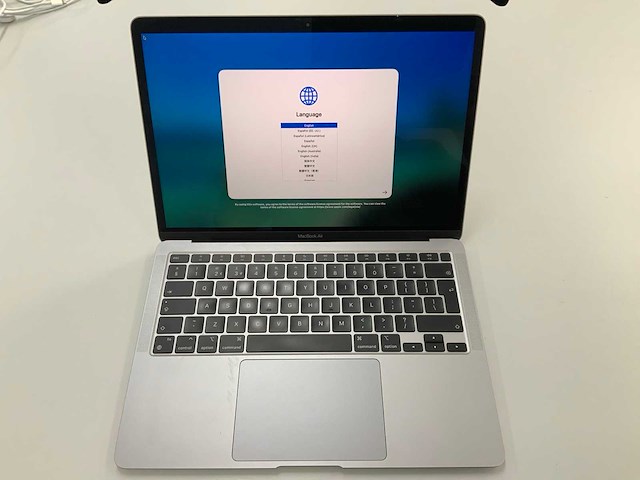 Apple a2337 13-inch macbook air mgn63n/a laptop - afbeelding 1 van  3