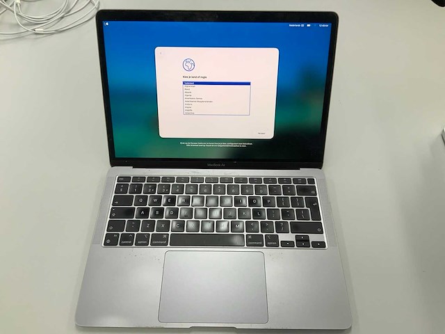 Apple a2337 13-inch macbook air mgn63n/a laptop - afbeelding 1 van  3