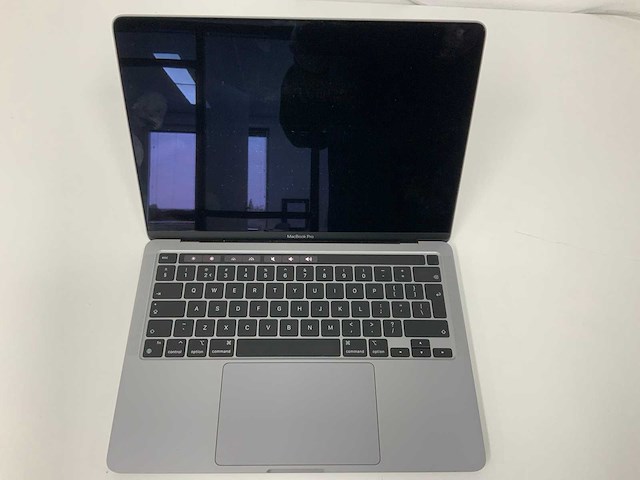 Apple a2338 13-inch macbook pro myd82n/a laptop - afbeelding 1 van  3