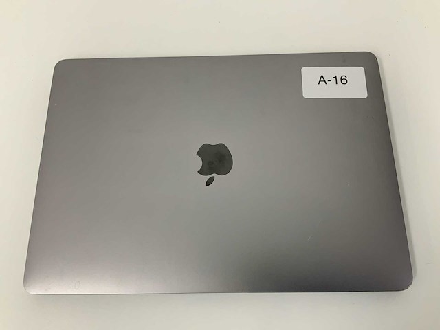 Apple a2338 13-inch macbook pro myd82n/a laptop - afbeelding 2 van  4