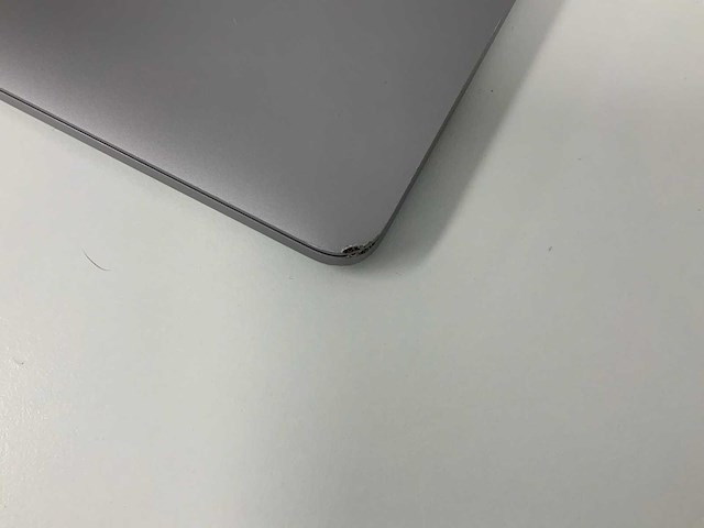 Apple a2338 13-inch macbook pro myd82n/a laptop - afbeelding 4 van  4