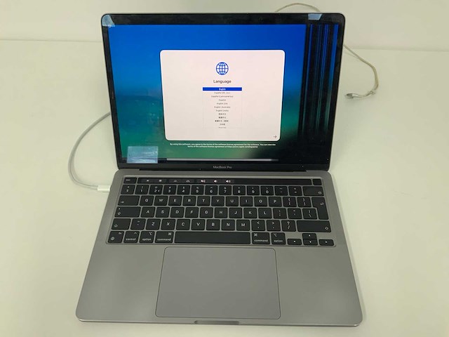 Apple a2338 13-inch macbook pro myd82n/a laptop - afbeelding 1 van  3