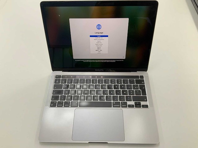 Apple a2338 13-inch macbook pro myd92n/a laptop - afbeelding 1 van  3