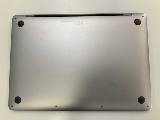 Apple a2338 13-inch macbook pro myd92n/a laptop - afbeelding 3 van  3