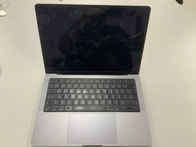 Apple a2442 14-inch macbook m1 pro mkgr3ll/a laptop - afbeelding 1 van  3