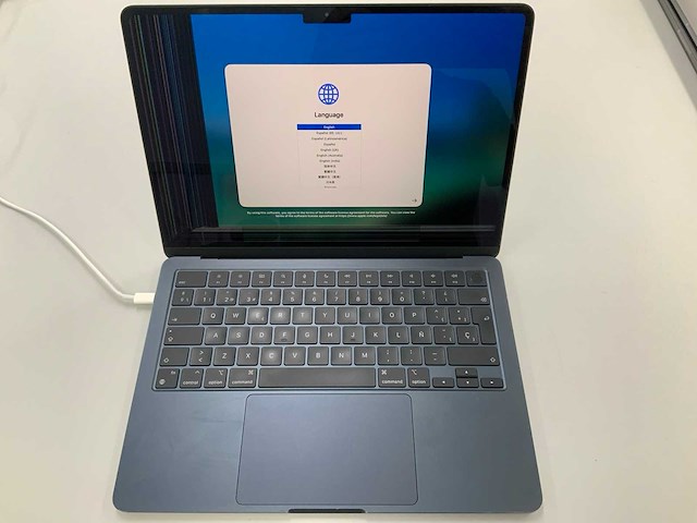 Apple a2681 13-inch macbook air mlxx3n/a laptop - afbeelding 1 van  3