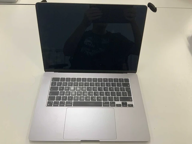 Apple a3114 15-inch macbook air mryu3ll/a laptop - afbeelding 1 van  3