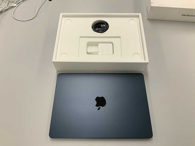 Apple a3240 13-inch macbook air m4 mw123n/a laptop - afbeelding 1 van  5