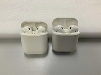 Apple airpods 1 with charging case (2x) - afbeelding 1 van  2