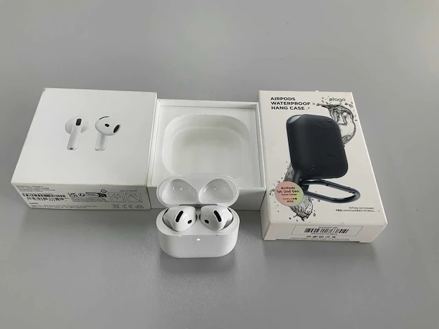Apple airpods 4 with charging case & waterproof case - afbeelding 1 van  3