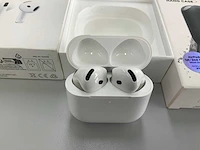Apple airpods 4 with charging case & waterproof case - afbeelding 2 van  3