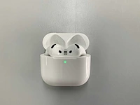 Apple airpods 4 with charging case