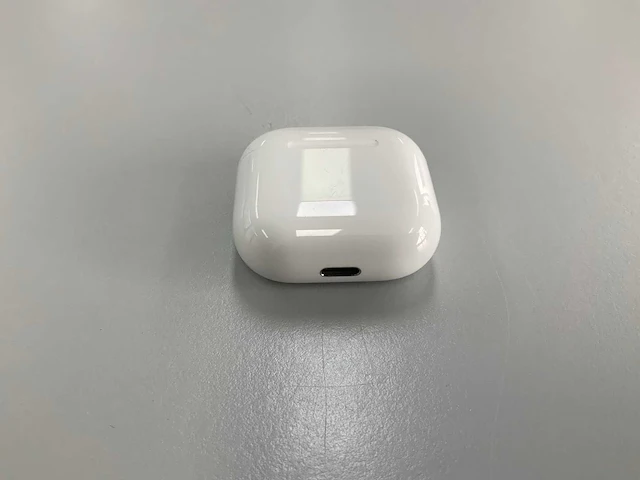 Apple airpods 4 with charging case - afbeelding 2 van  3