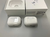 Apple airpods pro 1 & airpods pro 2 with charging case (2x) - afbeelding 2 van  2