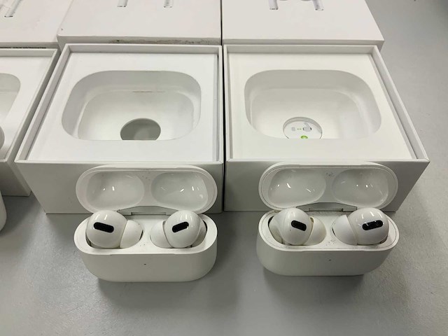 Apple airpods pro & airpods 2 with charging case (9x) - afbeelding 1 van  4