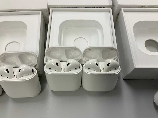 Apple airpods pro & airpods 2 with charging case (9x) - afbeelding 2 van  4