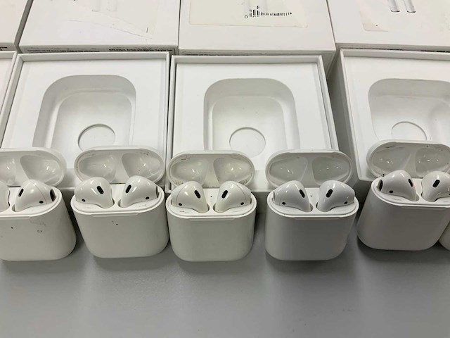 Apple airpods pro & airpods 2 with charging case (9x) - afbeelding 3 van  4