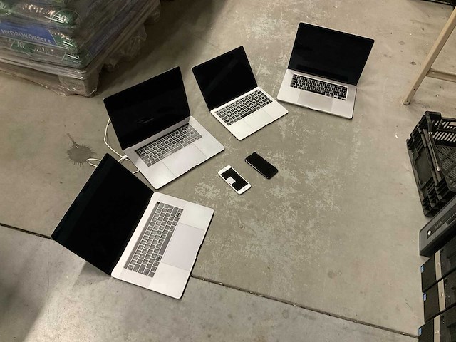Apple computers en telefoons (6x) - afbeelding 1 van  6