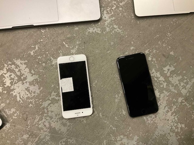 Apple computers en telefoons (6x) - afbeelding 6 van  6