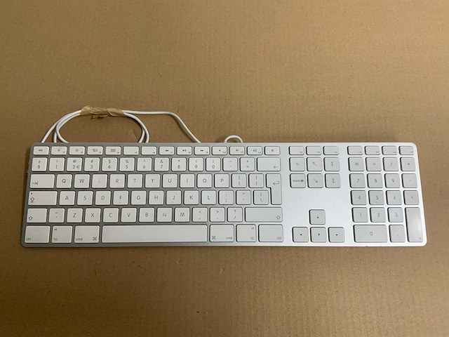 Apple computers, toetsenborden, afstandsbedieningen etc. - afbeelding 40 van  44