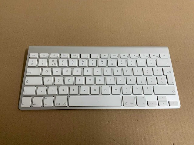 Apple computers, toetsenborden, afstandsbedieningen etc. - afbeelding 43 van  44