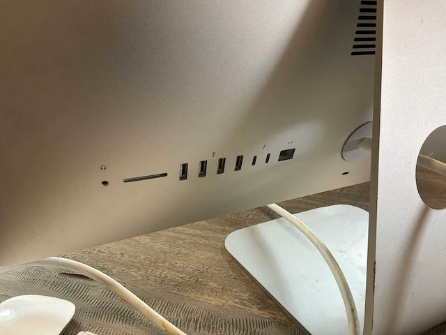 Apple desktop met toetsenbord en muis - afbeelding 3 van  3