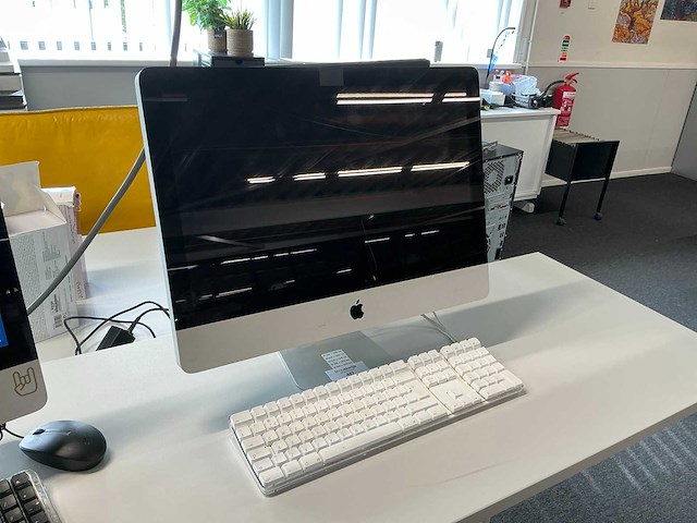 Apple desktop - afbeelding 1 van  5
