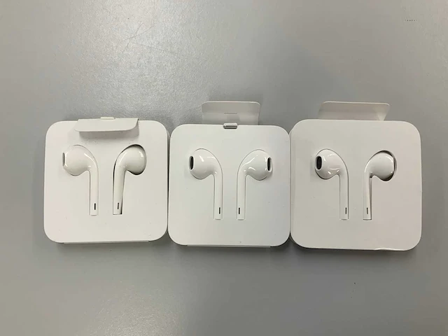 Apple earpods with lightning cable (3x) - afbeelding 1 van  2