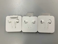 Apple earpods with lightning cable (3x)